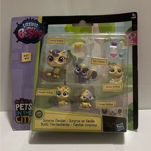 Littlest Pet Shop Families-FluffBall Cats and Silky L’Aroma Skunk